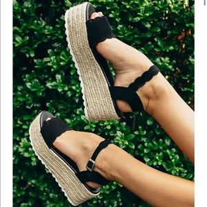 Scallop Espadrille in Black